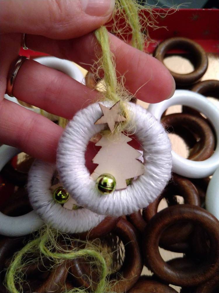 Lot de 2 Décorations Noël, Mini-Couronnes Blanches et Vert d'eau, Pour Suspendre Au Sapin, en Bois, 