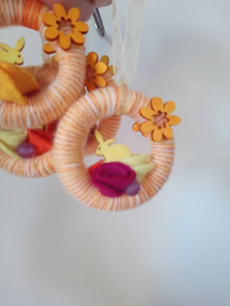 hanging in the House guest gift Mini Crown to offer