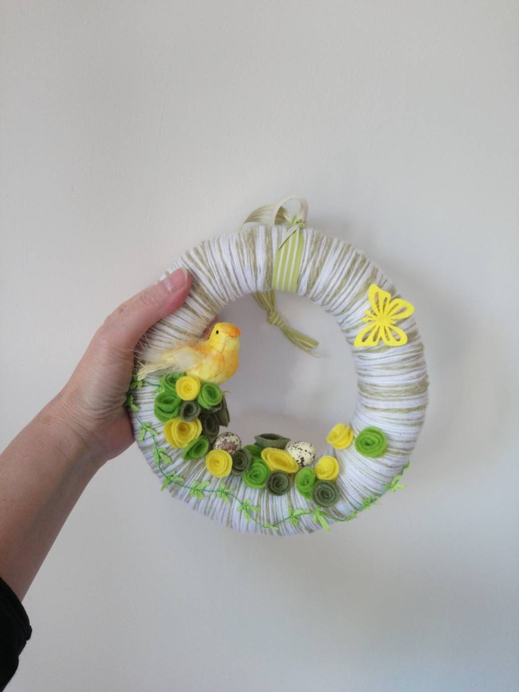 Petite Couronne de Printemps avec Un Oiseau