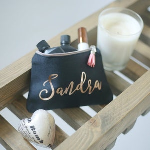 Personalized calligraphy makeup bag || Great for bridesmaid gifts, team gifts, Mother's day, birthday gift's! || Bulk makeup bags available!