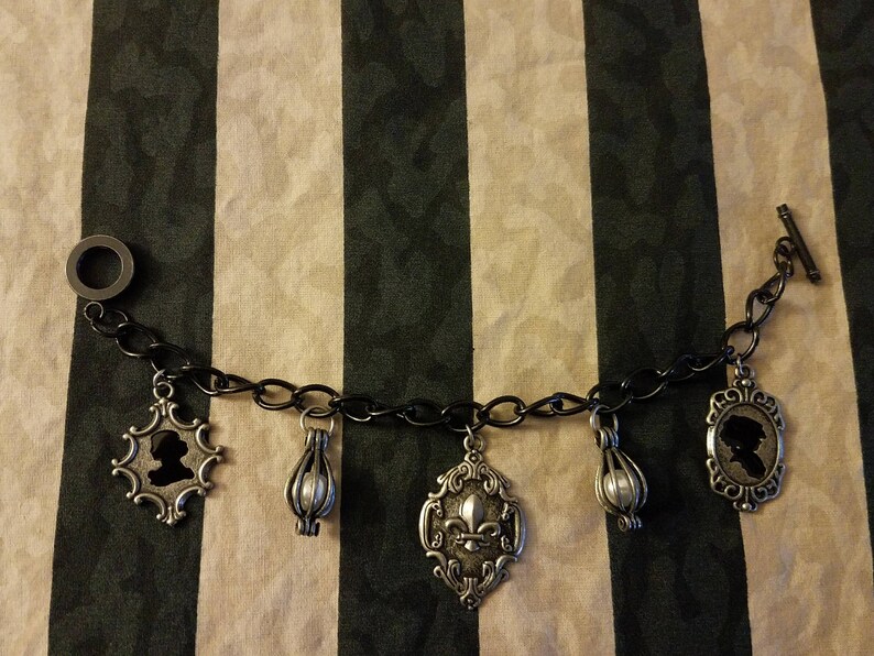 Pearl and Fleur de lis Charm Bracelet Cameo