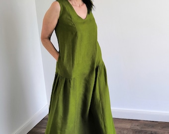 Robe maxi en lin, robe en lin surdimensionnée, robe minimaliste moderne, longue robe douce d'été, robe en lin vert mousse, robe longue ample, poches