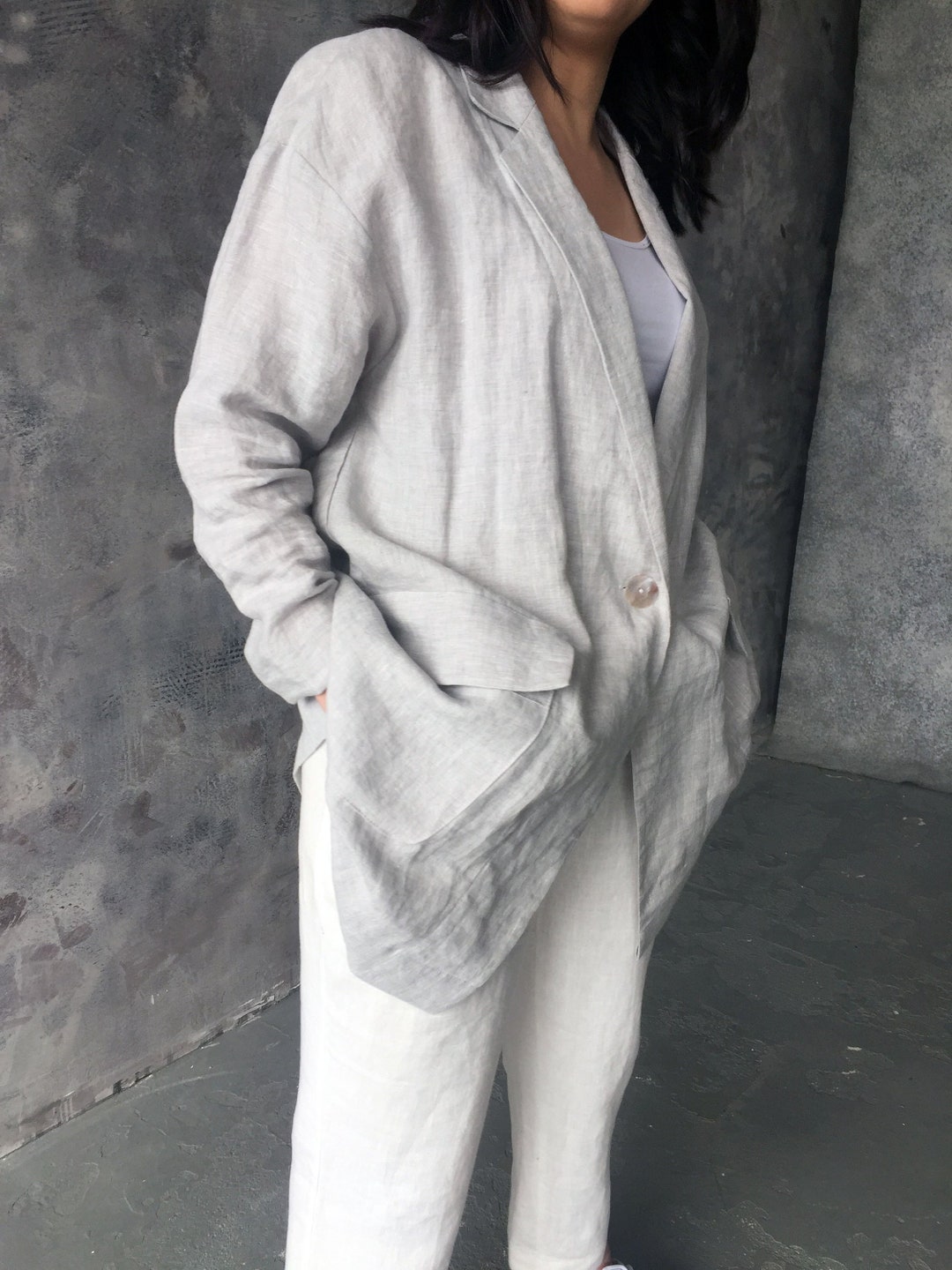 Linen jacket with multiple pockets