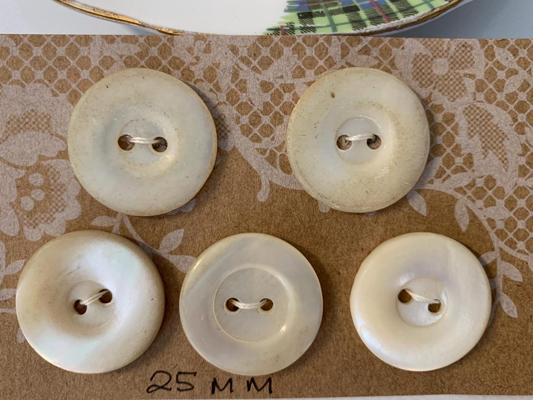 5 X Mother of Pearl Shell Buttons, Creamy Hue, 2 Hole Sew Through ...