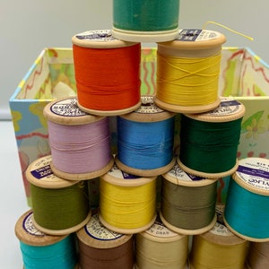 15 x SYLKO WOODEN and Plastic Spools/ Cotton Reels, Dewhurst Sylko Fast Dye, Cotton Threads, Original Colour Labels image 2