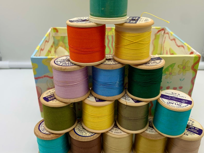 15 x SYLKO WOODEN and Plastic Spools/ Cotton Reels, Dewhurst Sylko Fast Dye, Cotton Threads, Original Colour Labels image 2