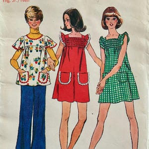 May include: Vintage Simplicity sewing pattern 6347. The pattern includes three outfits: a floral top with bell-bottom trousers, a red dress, and a green gingham dress. Bust size is 85 cm (33.5 inches). For young juniors and teens.