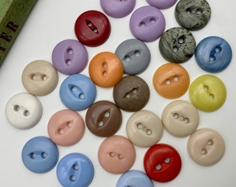 26 boutons vintage FISHEYE, ravissantes couleurs assorties - Lots de 4, 3 et 2 boutons. Taille 14 mm