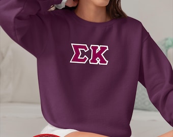 Felpa in pile con lettere greche Sigma Kappa - Girocollo ricamato personalizzato, doppio ricamo in raso, regalo per la confraternita