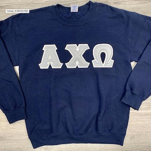 Alpha Chi Omega Crewneck Sweatshirt Buchstaben // Alpha Chi Omega satin gestickte Buchstaben