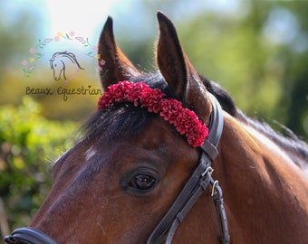 Aangepaste bloem frontriem Paardensport, dieprood, bloemenpaardkopspijker, ruiter, bloemenkroon fotoshoot, paardensportcadeau, paardenfotografie