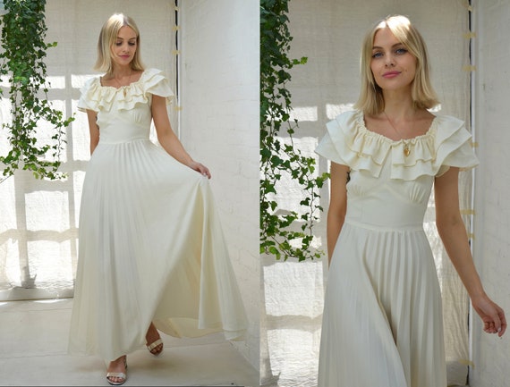 Vintage 70s Ivory White Shoulder Ruffle Maxi Weddi