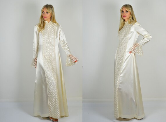 Vintage 1970s Ivory Satin Lace Long Sleeve Wedding