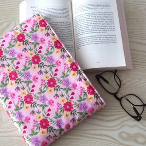 Pink Quilted Bible Bag with Bow | Personalised Floral Bible Cover for Women | Handmade Fabric Bible Case | Quilted Bible Bag