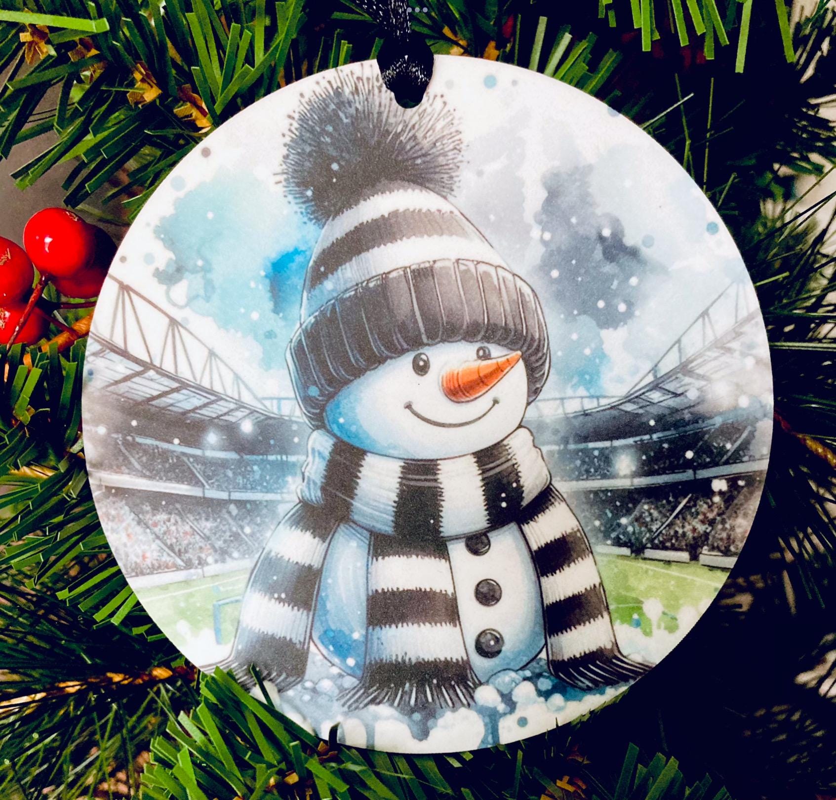 Geordie Christmas tree decoration, football Xmas bauble, Santa Claus is coming to Toon, North East football present, Newcastle gift