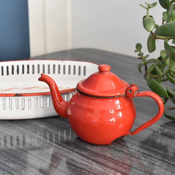 Vintage Enamel Teapot Made in Yugoslavia by Emo Celje / Small Enamel Teapot / Food Photography Props / Farmhouse KitchenWare / 1960s