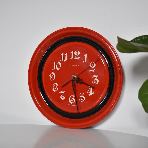 Vintage Ceramic Plate Wall Clock in Red and Black Glaze / Hettich Wall Clock made in Germany / Red 60s Round Wall Clock