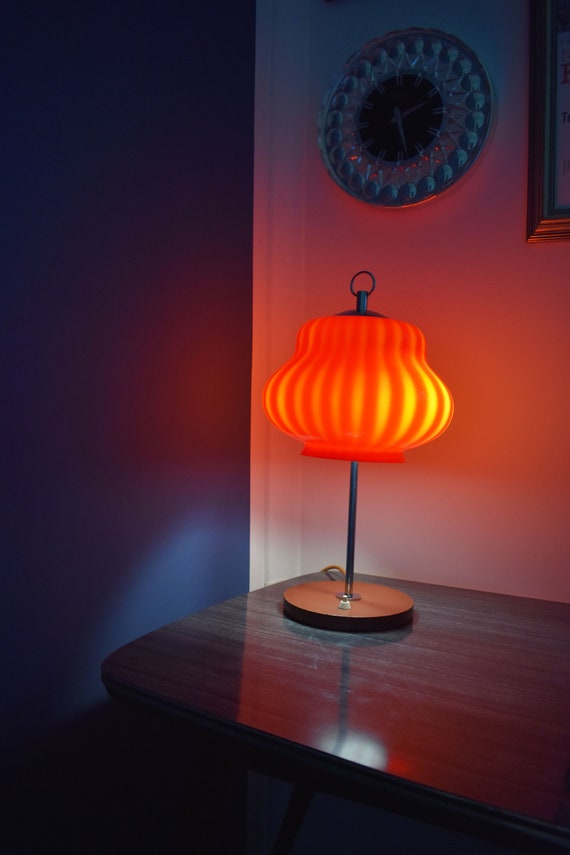 Vintage tafellamp / rood gehulde lamp / chroom en - Etsy