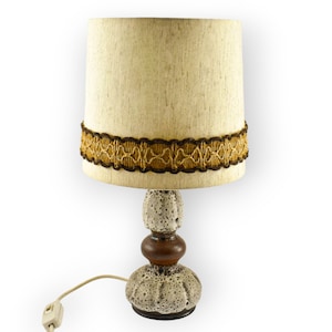 Westdeutsche Fat Lava Keramik Tischlampe mit Original Schirm / Mid Century Braune Keramik Lava Lampe aus den 70er Jahren