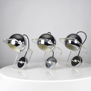 Una lámpara de pared vintage Guzzini de cromo con forma de globo ocular de Meblo / Lámpara de pared moderna de mediados de siglo / Aplique Guzzini / Iluminación de los años 70
