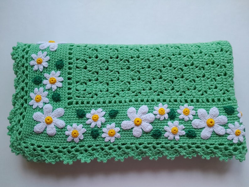 Green Crochet Baby Blanket With Daisy Flowers Applique Etsy
