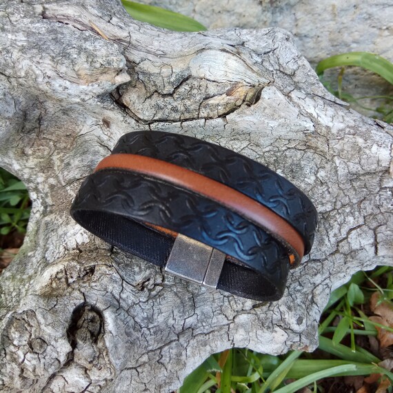 mens sandals with magnetic fastening