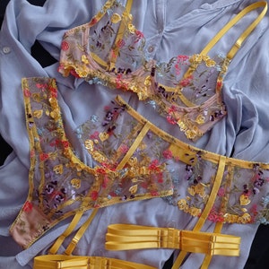 Elegant lingerie, lace lingerie, floral lingerie, embroidery lingerie, transparent lingerie, plus size lingerie, vintage lingerie.