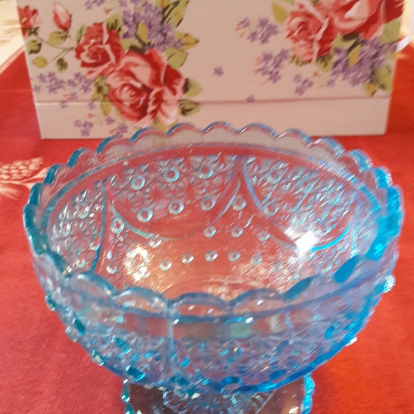 Coupe, coupelle en verre moulé bleu, sucrier , vintage des années 60.