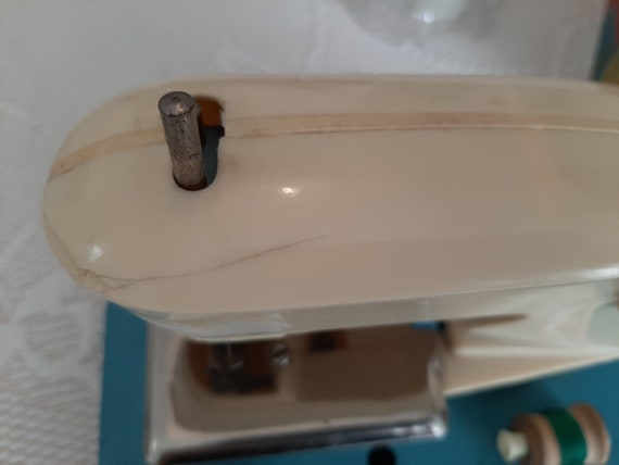 ANCIEN JOUET MACHINE A COUDRE MACOUSETTE dans sa boite d'origine avec notice EUR 30,00 - FR