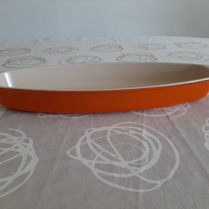 Fish dish, Le Creuset, model Raymond Loewy N 36, in orange enameled cast iron, vintage French oven dish from the 60s.