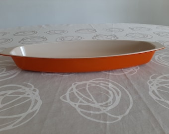 Fish dish, Le Creuset, model Raymond Loewy N 36, in orange enameled cast iron, vintage French oven dish from the 60s.