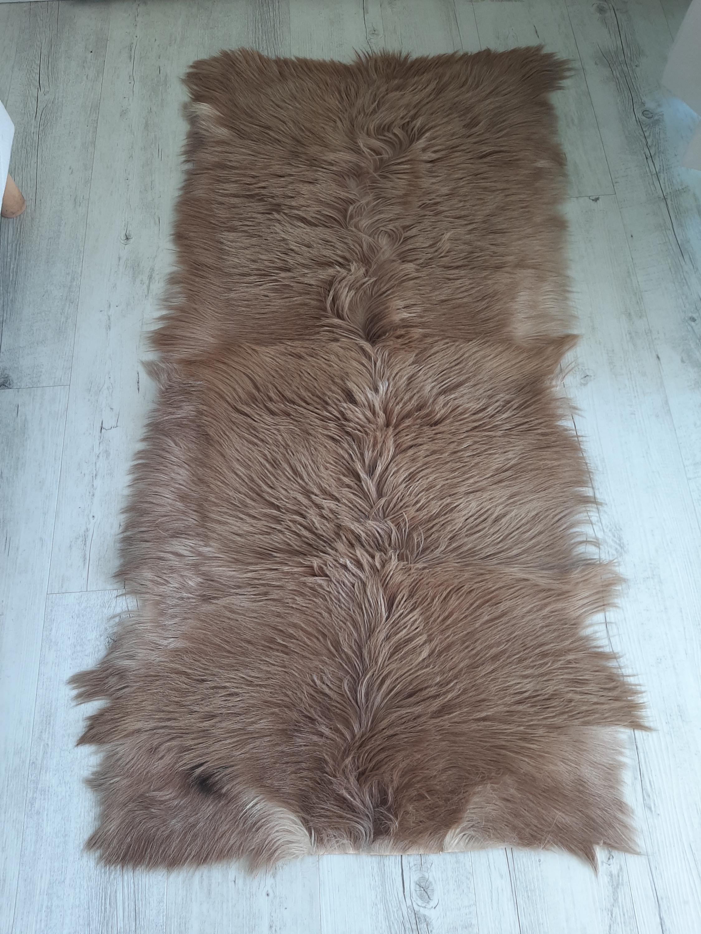 Tapis En Peau De Chèvre Marron Celestial Leather - Luxe, Naturel, Hypoallergénique