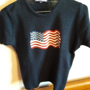 Kurzärmliger Kurzpullover, Crop-Top-Pullover, marineblauer Pullover, USA-Flaggenmuster, Jennifer, hergestellt in Frankreich, Vintage.