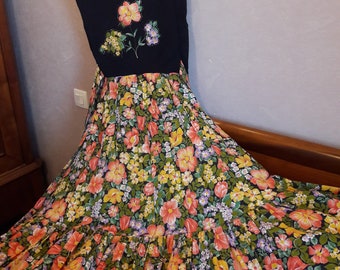 Vintage floral dress, ruffle dress, swing dress, floral dress, flare dress, size 38, 80s dress.