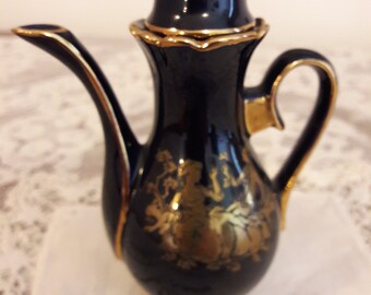 Miniature ewer, miniature teapot, pitcher in cobalt blue porcelain, German Bavarian porcelain.
