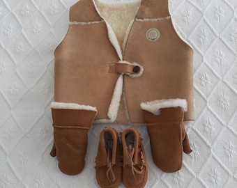 Sheepskin vest, sheepskin vest, leather vest, mittens, leather shoes, vintage 80s, 1 year old baby clothes.