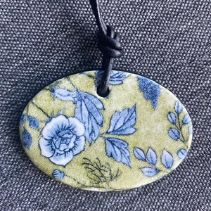 Pendant &quot;Picnic Flowers&quot; Blue and Green Clay and Resin Oval