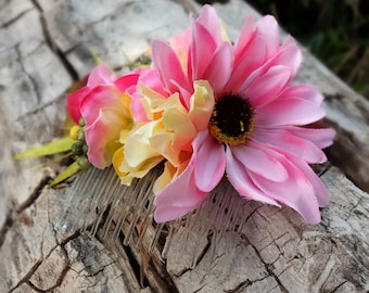 Hair comb with pink and yellow flowers