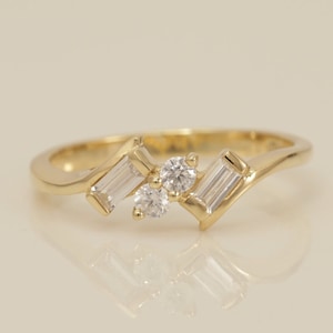 Iconic Baguette Moissanite Ring, Moissanite Wedding Ring, Tapered Baguette Ring, Vertical Baguette Ring Gift for Her