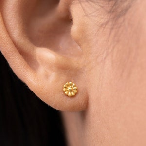 Daisy Flower Stud Earrings, Floral Stud Earrings, Daisy Flower Studs, Unique Earrings, Minimalist Earrings