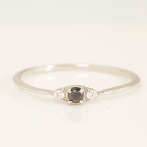 Minimalistische drie stenen zwarte diamanten ring, sierlijke trouwring, vintage zwarte diamanten verlovingsring cadeau voor haar