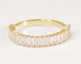 Fede nuziale con diamante Baguette, Anello impilabile con diamante in oro massiccio 14K, Anello Mezza Eternità, Anello con diamante Dainty Baguette