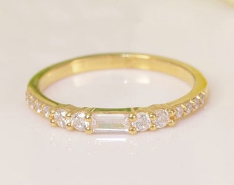 Baguette Diamond Wedding Ring, 14k Solid Gold Baguette and Round Diamond Ring, Unique Diamond Wedding Band, Stackable Diamond Ring