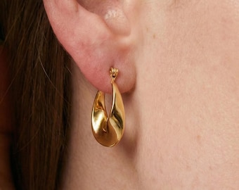 Twisted Plain Hoop Earring, 18K Gold Plated Huggie Hoops, Geometric Ear Buckle, Bridal Earrings Gift for Women