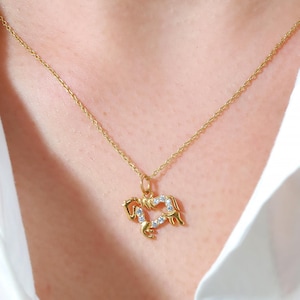 Minimalist Horse Necklace, Horse Charm Necklace, Equestrian Necklace, Gift for Horse Rider, Animal Necklace