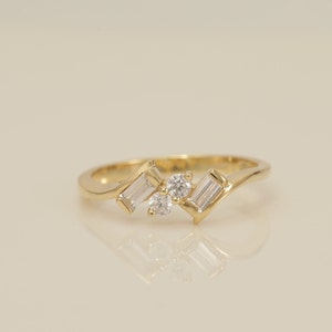 Iconic Baguette Ring, Baguette Diamond Wedding Ring, Tapered Baguette Ring, Vertical Baguette Ring Gift for Her