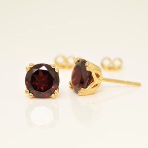 Garnet Filigree Stud Earrings, January Birthstone Gift, Double Prong Filigree Studs Gift for Women, Garnet Earrings