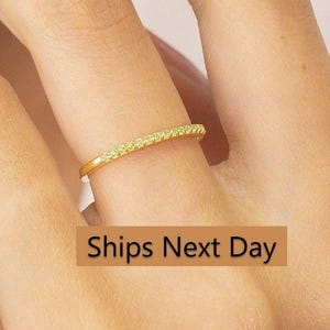 Obrączka ślubna Micro Pave Peridot, delikatna, składana obrączka ze srebra próby 925, kamienie urodzinowe sierpnia, pierścionek do łączenia