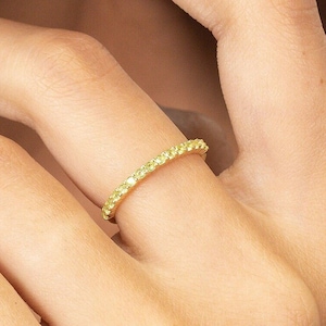 Shared Prong Peridot Wedding Band, August Birthstone Ring, Classic Wedding Ring, Women Wedding Band, Mother&#39;s Day gifts for mom