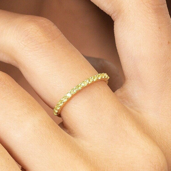 Shared Prong Peridot Wedding Band, August Birthstone Ring, Classic Wedding Ring, Women Wedding Band, Valentines Day Gift